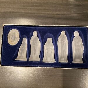 Vintage 70’s Frosted white glass nativity scene in orig box! By Roman Innovation